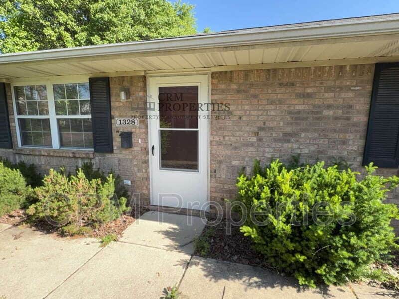 Primary Photo - 1328 S Waugh St