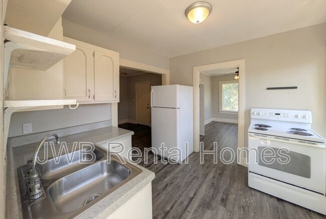 Building Photo - 2022 Dellwood Ave