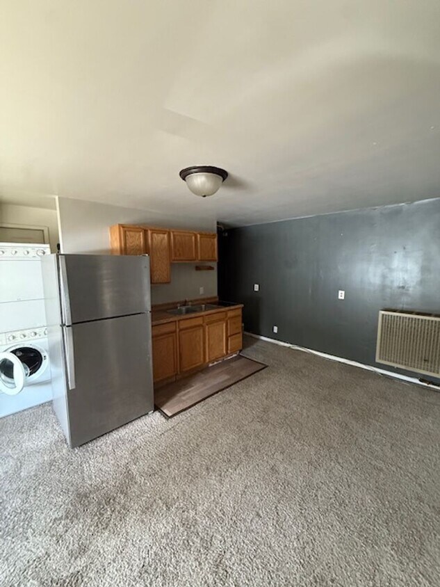 Building Photo - Studio- Ample Parking Next To MSU