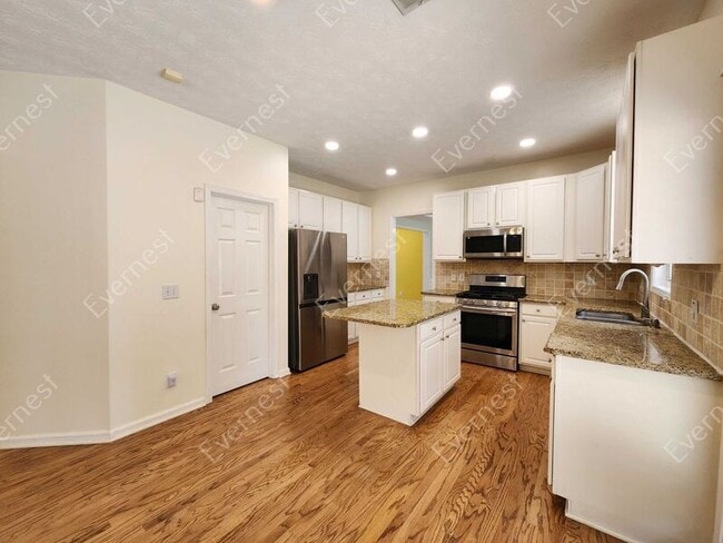 Building Photo - 3371 Shallowford Green Dr