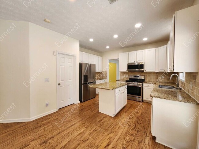 Foto del edificio - 3371 Shallowford Green Dr