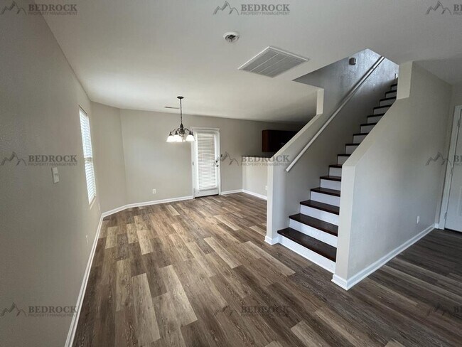 Foto del edificio - 202 Cloverbrook Dr