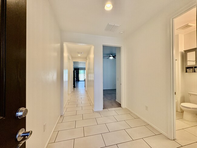 Building Photo - 7214 S Via Tierra Mesa