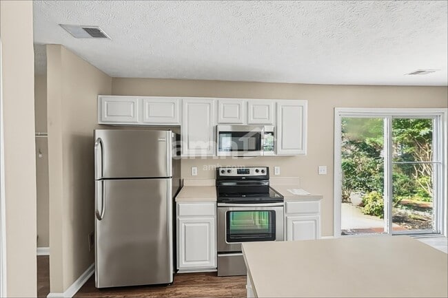 Building Photo - 2990 Buckner Ln