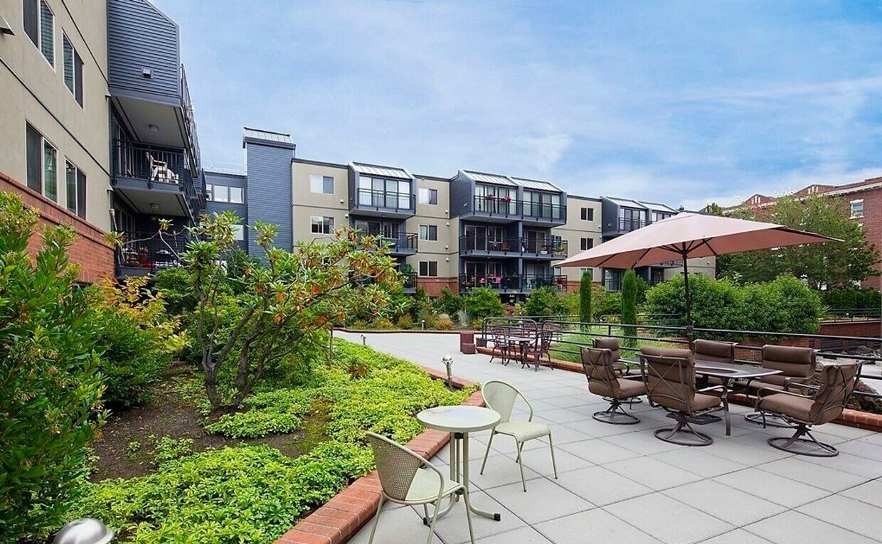The Courtyard on Queen Anne - The Courtyard on Queen Anne