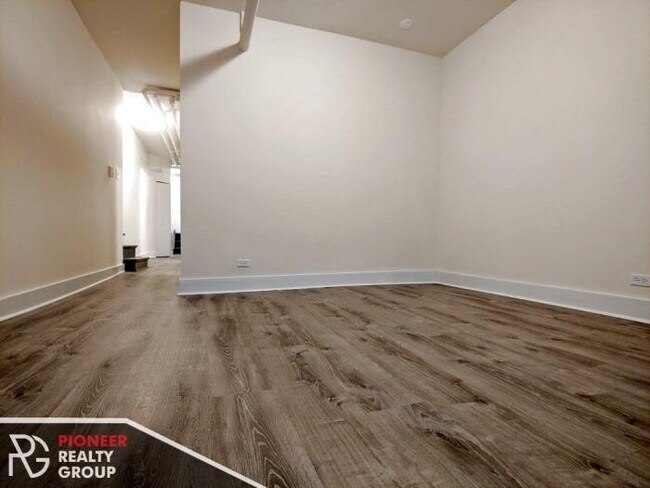 Building Photo - 1 bedroom in CHICAGO IL 60651