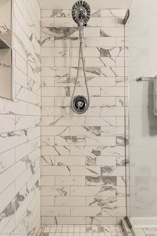 Foto del edificio - 2 br, 2 bath Condo - 3539 N Racine Ave