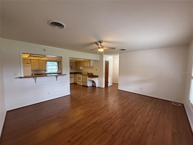 Building Photo - 2101 Oakhurst Ave