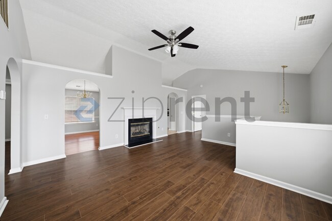 Building Photo - Unit