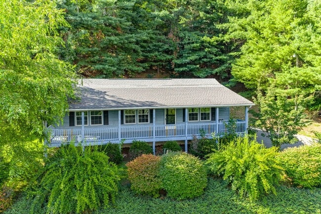 Building Photo - 3 Bed/2 Bath House in West Jefferson!