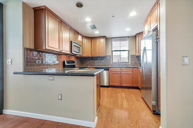 Building Photo - 809 Auzerais Ave