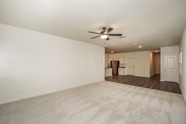 Foto del edificio - 5607 Finch Cyn