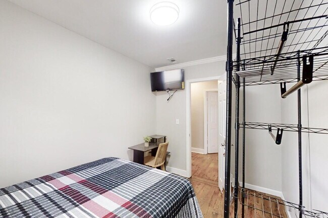 Foto del edificio - Newly-renovated & high-quality Atlanta Home! Top of the line finishes, granite countertops, stain...