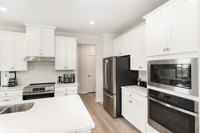 Foto del edificio - Modern 4BD/3.5BA New Build – Furnished or ...