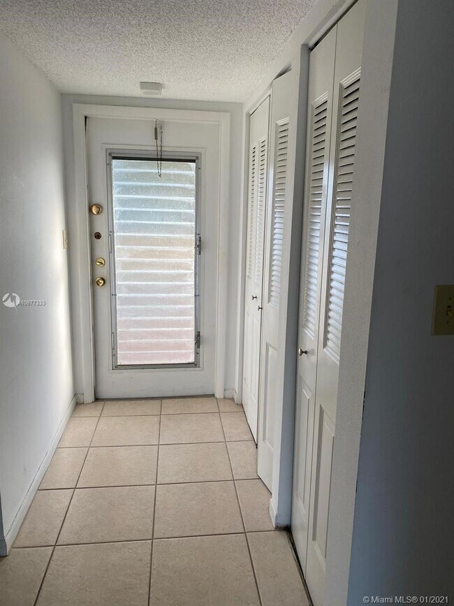 Foto del edificio - 6091 NW 61st Ave