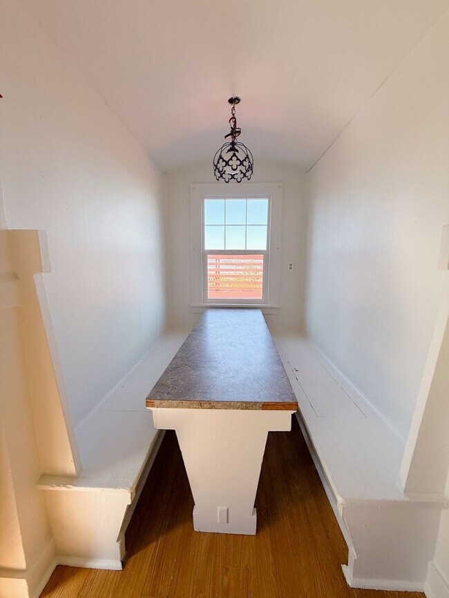 Foto del edificio - 3 & 4 Bedroom Units Just Steps from WWU