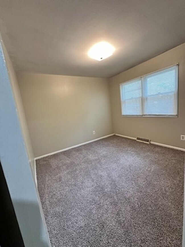 Foto del edificio - 8417 Grandview Ln