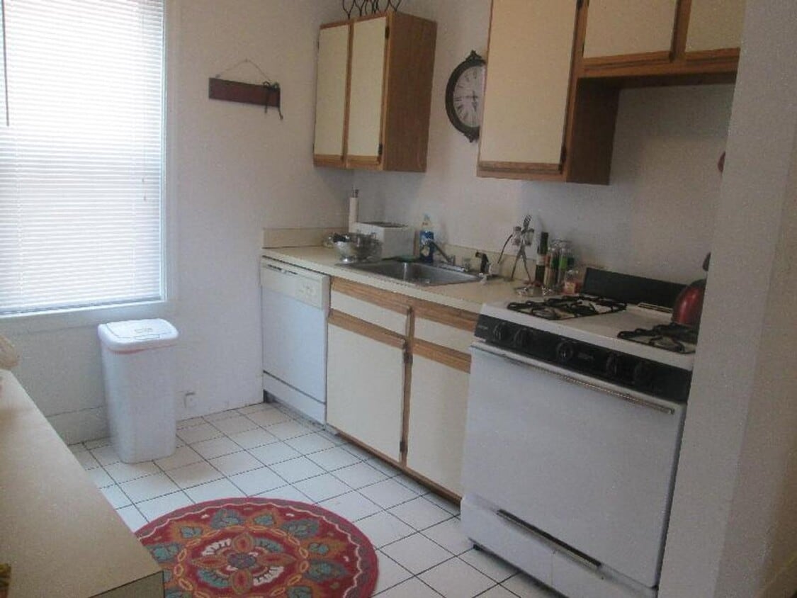 Foto del edificio - 3 bed/1 bath on Union St. available for a September 1st move-in