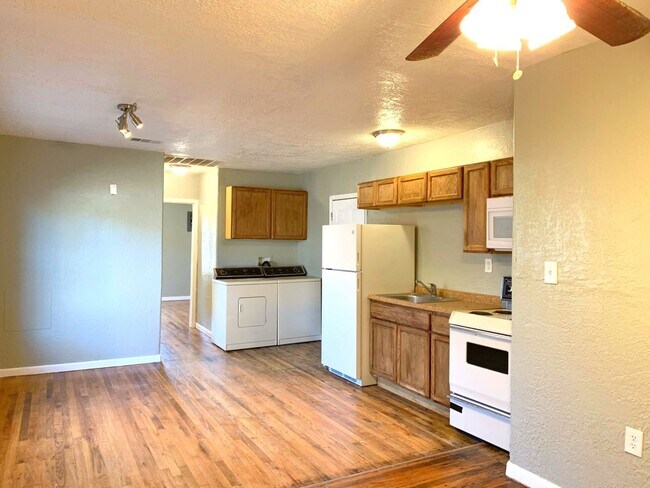 Building Photo - Pre-Leasing - Cozy 1-Bedroom Home Near Texas Tech!