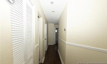 Building Photo - 915 Buttonwood Ave