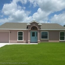Building Photo - 601 Avalon Ln