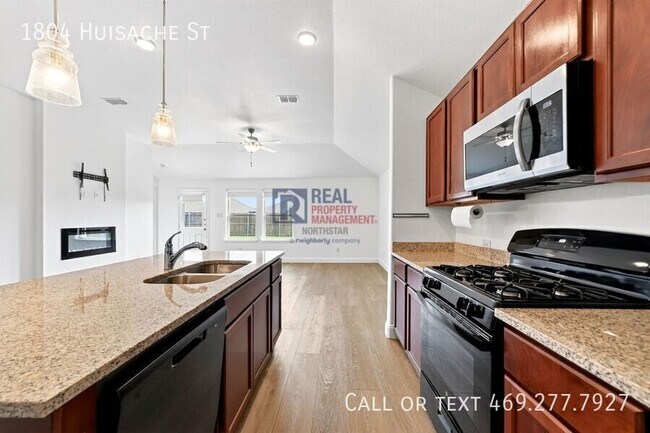 Building Photo - 1804 Huisache St