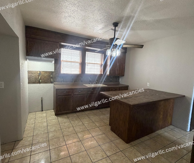 Building Photo - 3713 Hemlock St