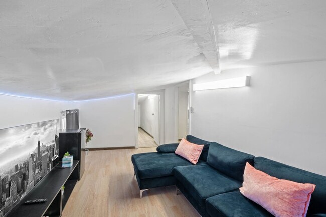 Foto del edificio - 21 Lord Ave