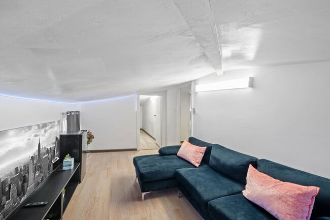 Building Photo - 21 Lord Ave