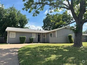Building Photo - 3017 Bennett Dr