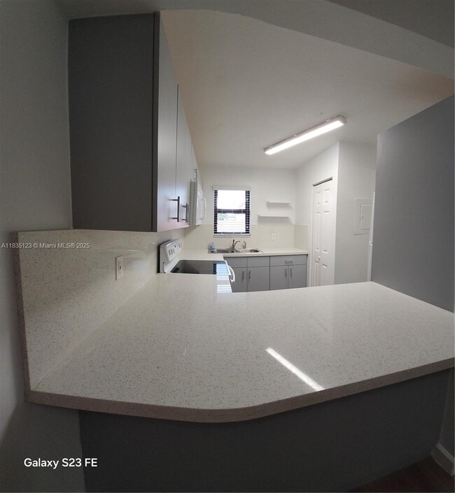 Building Photo - 2325 W 60th St