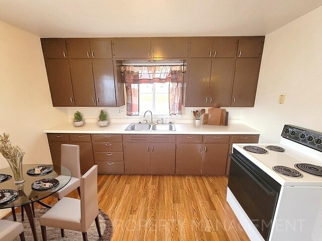 Foto del edificio - 1106 S Bahnson Ave