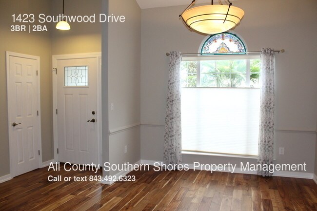 Building Photo - 1423 Southwood Dr