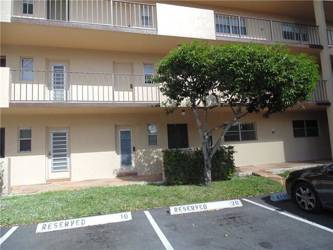 Building Photo - 6201 N Falls Cir Dr