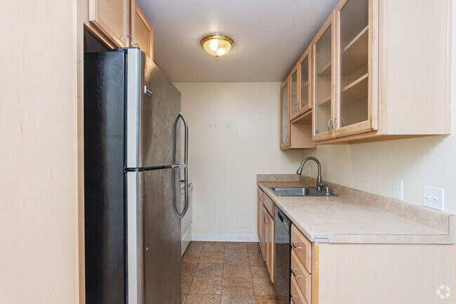2 habitaciones, 1 baño - 675 pies cuadrados - Cocina - Lennick Court Apartments