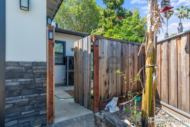 Building Photo - 6652 Clifford Ct