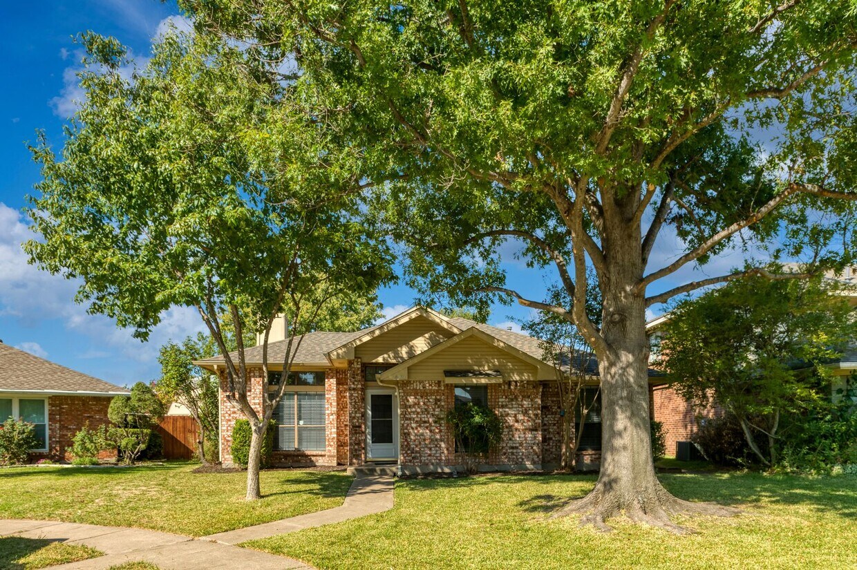 Charming 3 Bedroom Home - Charming 3 Bedroom Home