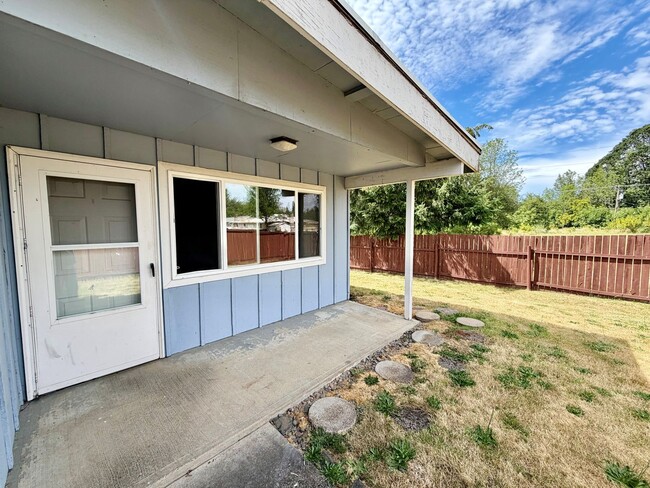 Building Photo - Bridgeway Duplex