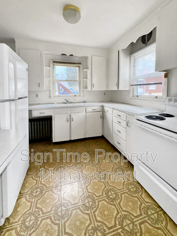 Building Photo - 825-827 Hamilton Boulevard - 827