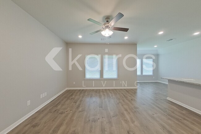 Building Photo - 403 Mango Dr