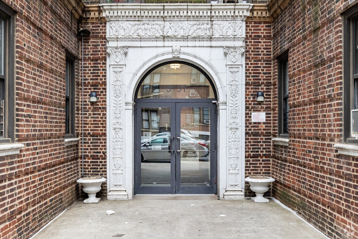 Entrance - 3131 29th St