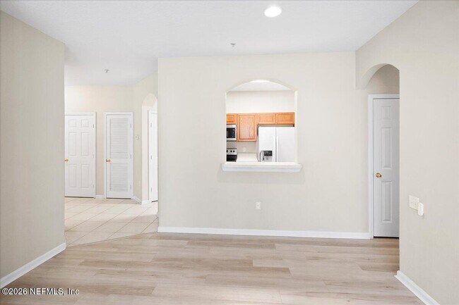 Building Photo - 10550 Baymeadows Rd