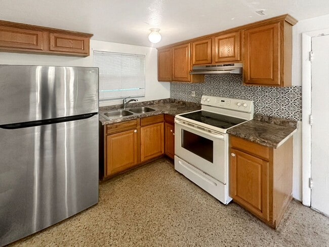 Building Photo - Pet-Friendly Rental Between University Pkw...