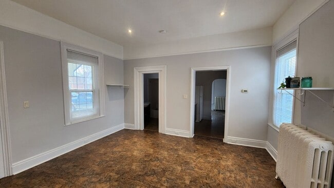 Salon - 270 Carlton St