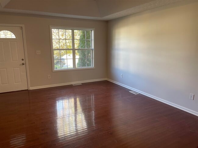 Building Photo - 3261 Cave Springs Ave