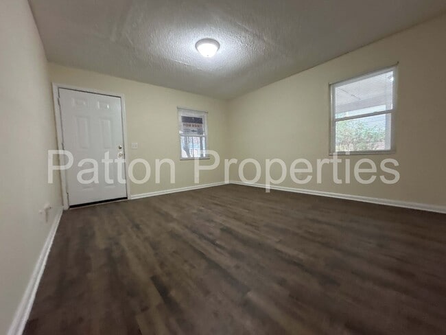 Building Photo - Crane Forest Home