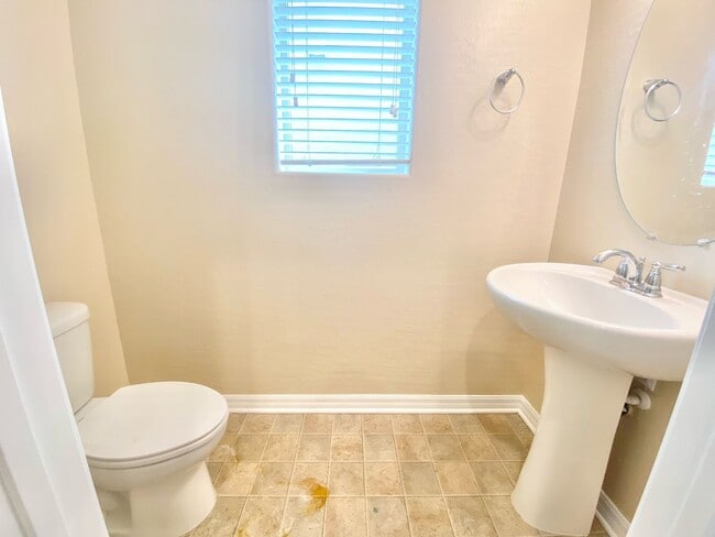 Building Photo - WONDERFUL HENDERSON HOME 3 BEDROOM / 2.5 BATH TWO STORY HOME WITH 2 CAR GARAGE
