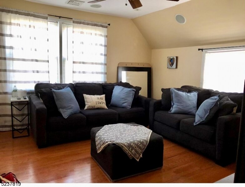 Foto principal - 108 Grove St