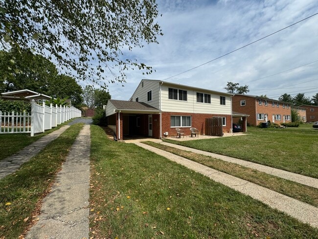 Long Ave - Long Ave Apartment