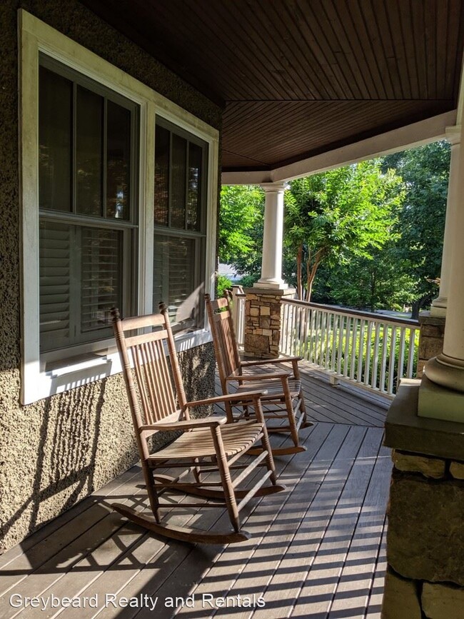 Building Photo - 3 br, 2.5 bath House - 204 Dogwood Lane
